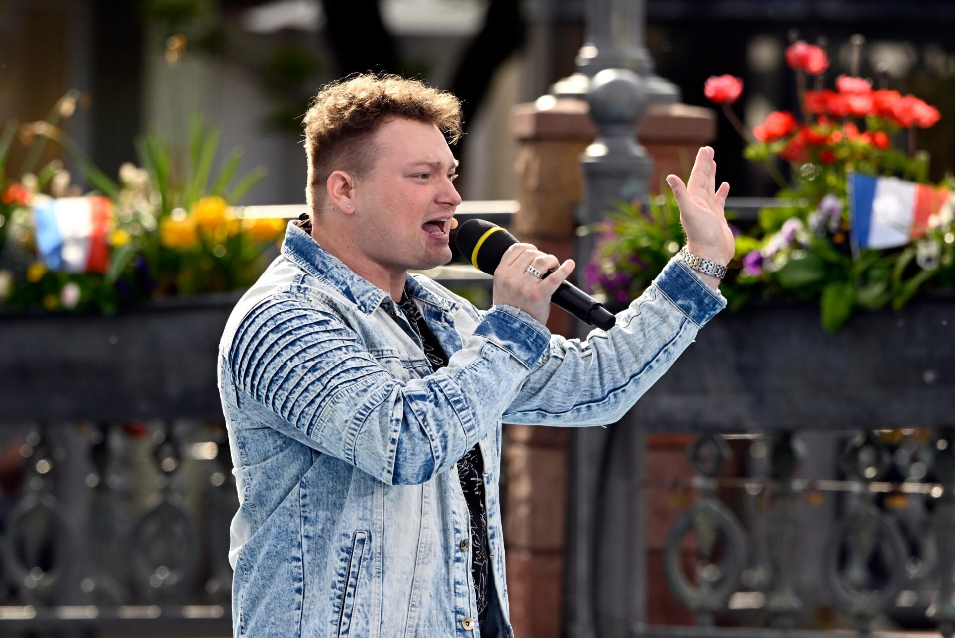 Christian Jährig (30) aus Reichertshofen


+++ Die Verwendung des sendungsbezogenen Materials ist nur mit dem Hinweis und Verlinkung auf RTL+ gestattet. +++