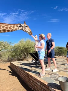 NDW-Star Markus und Ehefrau Yvonne auf Tuchfühlung mit Giraffen in Peter Wackels Edel-Camp in Afrika » Markus NDW-Star Markus und Ehefrau Yvonne auf Tuchfühlung mit Giraffen in Peter Wackels Edel-Camp in Afrika » Markus