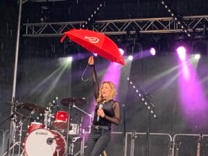 Stefanie Hertel & Freunde ließen bei Dauerregen die Sonne in die Herzen der Fans! Alle Highlights ihres Jubiläum-Open Airs! » Stefanie Hertel 1000463593