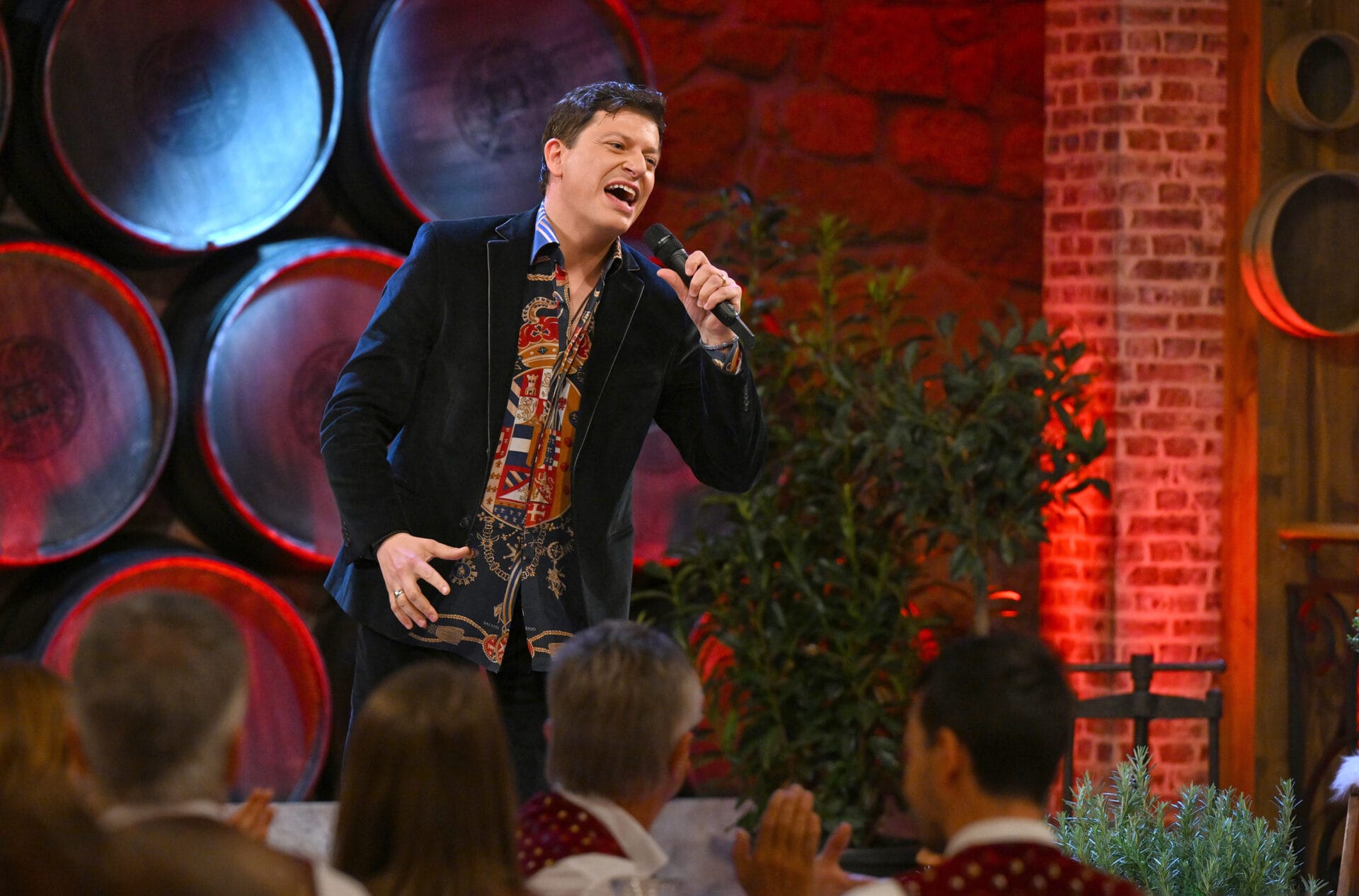 SWR SCHLAGER-SPASS MIT ANDY BORG FOLGE 61, am Samstag (25.05.24) um 20:15 Uhr im SWR.
Patrizio Buanne zu Gast bei "Schlager-Spaß mit Andy Borg".
© SWR/Kerstin Joensson, honorarfrei - Verwendung gemäß der AGB im engen inhaltlichen, redaktionellen Zusammenhang mit genannter SWR-Sendung bei Nennung "Bild: SWR/Kerstin Joensson " (S2+). SWR Presse/Bildkommunikation, Stuttgart, Tel: 0711/929-12642, foto@swr.de