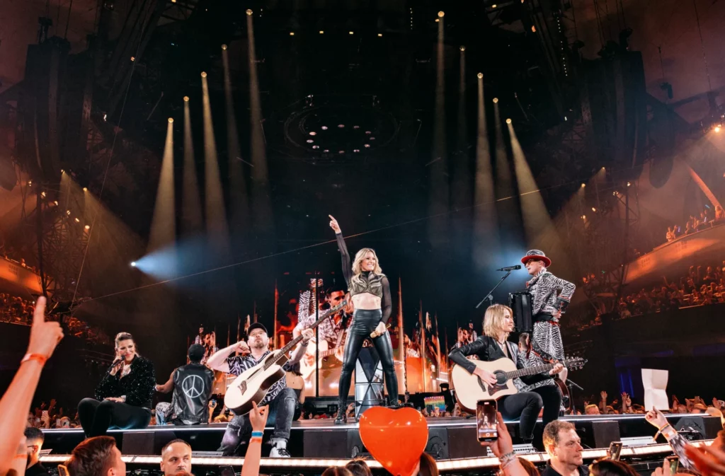 Helene Fischer "Rausch Live": Fotos zeigen beeindruckende Show » Kerstin Ott Helene Fischer "Rausch Live": Fotos zeigen beeindruckende Show » Kerstin Ott