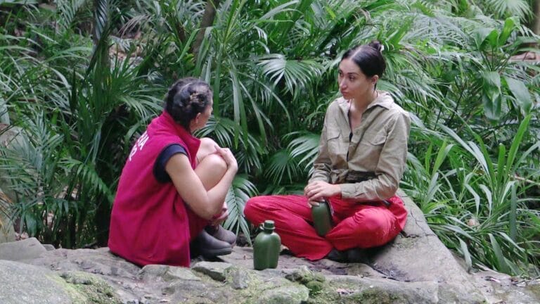 Im Dschungelcamp: Eva Benetatou entschuldigt sich bei Samira Yavuz! SO reagierte sie! Im Dschungelcamp: Eva Benetatou entschuldigt sich bei Samira Yavuz! SO reagierte sie!