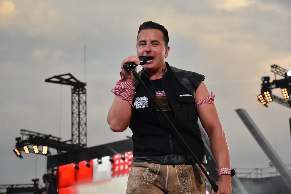 Andreas Gabalier: Gerüchte um Duett mit Dolly Parton - jetzt spricht sein Management! » Olaf der Flipper Andreas Gabalier: Gerüchte um Duett mit Dolly Parton - jetzt spricht sein Management! » Olaf der Flipper