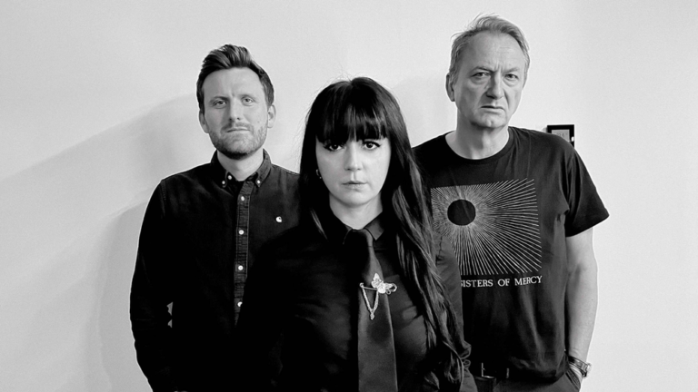 Von links: Stefan Janetzky (Head Of A&R Ariola & Hansa), Sotiria und Markus Hartmann (VP Ariola & Hansa)