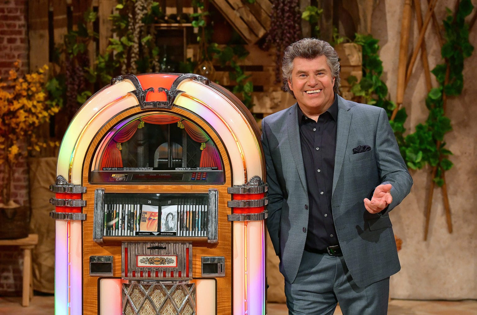 SÜDWESTRUNDFUNK
Schlager-Spaß mit Andy Borg
Gastgeber, Sänger und Moderator Andy Borg begrüßt in „Schlager-Spaß mit Andy Borg“ einmal im Monat, samstags um 20:15 Uhr im SWR Fernsehen Stars des Schlagers und der Volksmusik, Talente aus dem Südwesten und Menschen mit besonderen Geschichten.
Andy Borg
© SWR/Kimmig/Kerstin Joensson, honorarfrei - Verwendung gemäß der AGB im engen inhaltlichen, redaktionellen Zusammenhang mit genannter SWR-Sendung und bei Nennung "Bild: SWR/Kimmig/Kerstin Joensson" (S2+). SWR-Presse/Bildkommunikation, Baden-Baden, Tel: 07221/929-22287, foto@swr.de