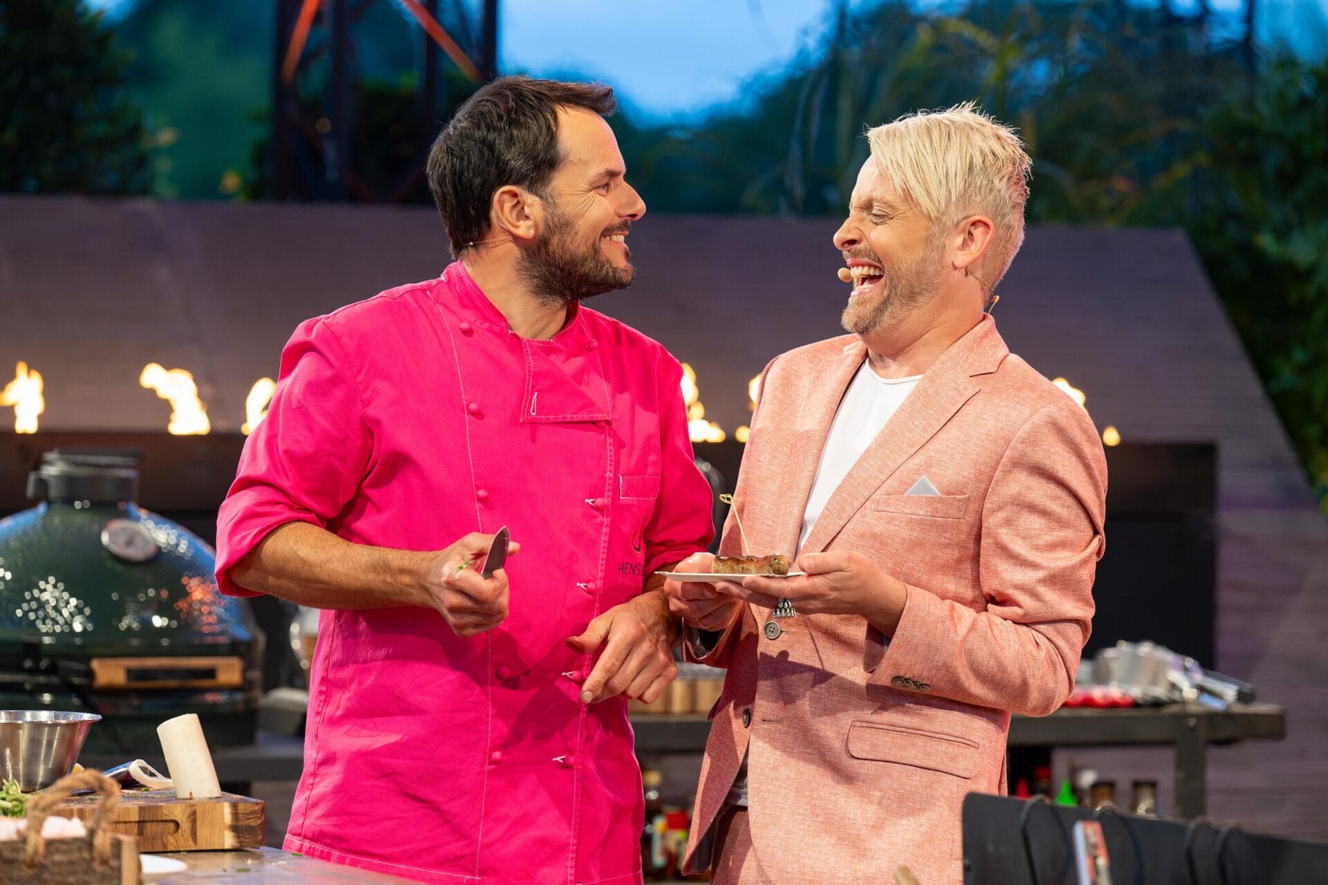 Steffen Henssler (l.), Ross Antony

+++ Die Verwendung des sendungsbezogenen Materials ist nur mit dem Hinweis und Verlinkung auf RTL+ gestattet. +++
