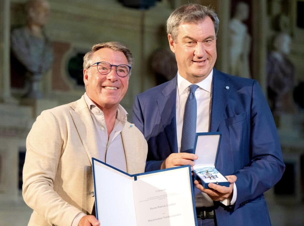 Patrick Lindner mit bayerischen Verdienstorden ausgezeichnet! » ZDF-Fernsehgarten Patrick Lindner mit bayerischen Verdienstorden ausgezeichnet! » ZDF-Fernsehgarten