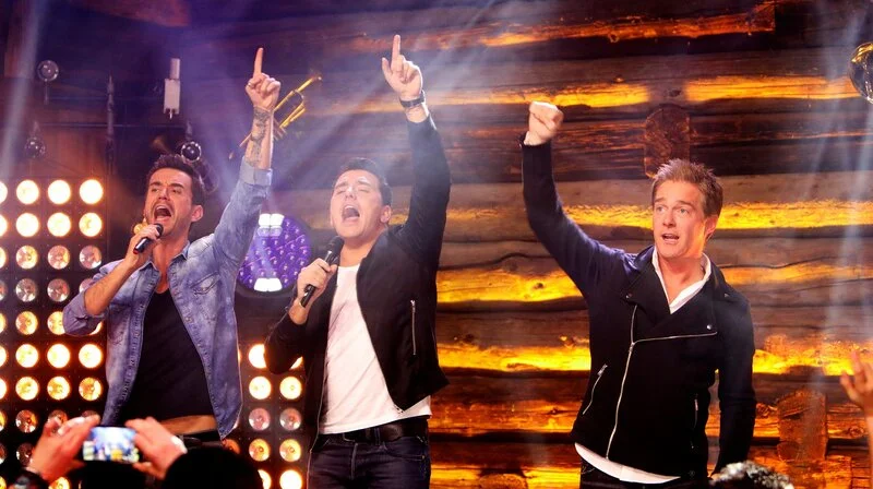 76123b97e2bf486699b941af674a09c4 B W 900.jpg