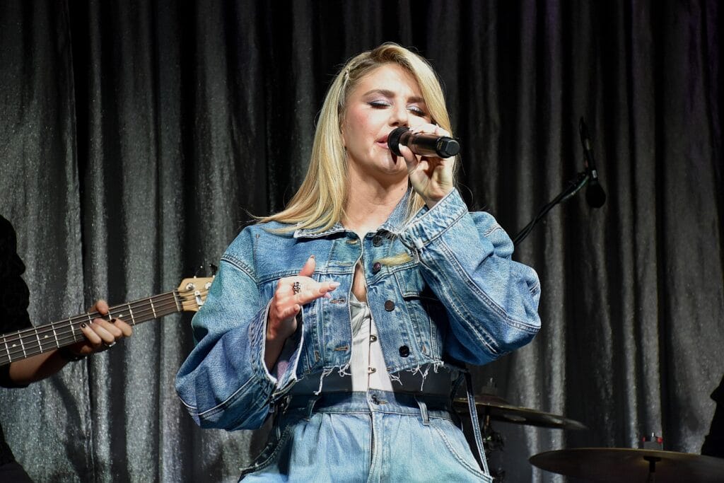 Beatrice Egli: Die schönsten Fotos von ihrem Akustik-Konzert in Berlin » Vanessa Mai Beatrice Egli: Die schönsten Fotos von ihrem Akustik-Konzert in Berlin » Vanessa Mai