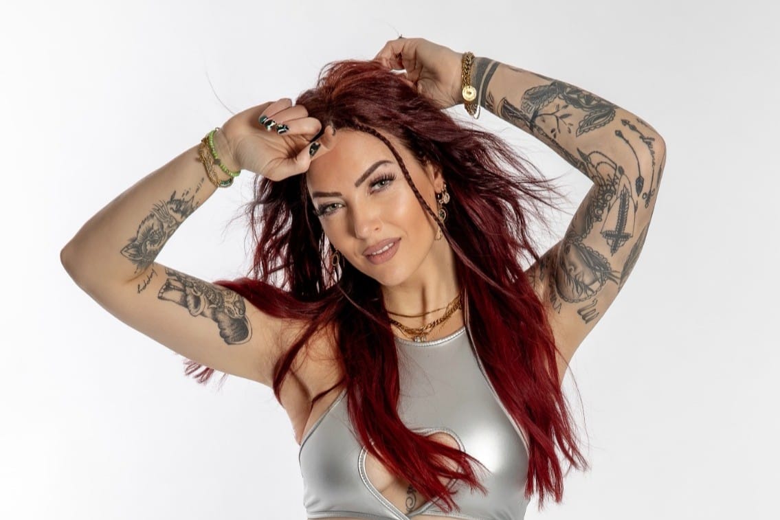 Aline Jost startet als Partysängerin durch: „Ich bin von klein auf eine kleine Rampensau“ Aline Jost startet als Partysängerin durch: „Ich bin von klein auf eine kleine Rampensau“