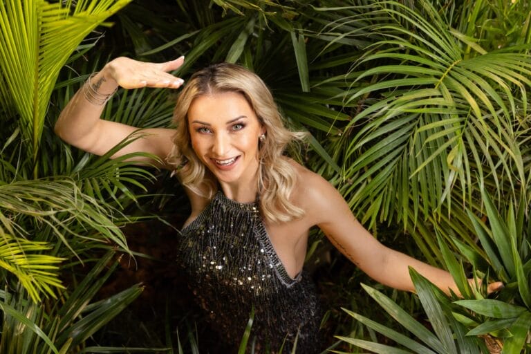 Anna-Carina Woitschack im Dschungelcamp: DIESE Schlagerkollegin ist als Begleitperson dabei