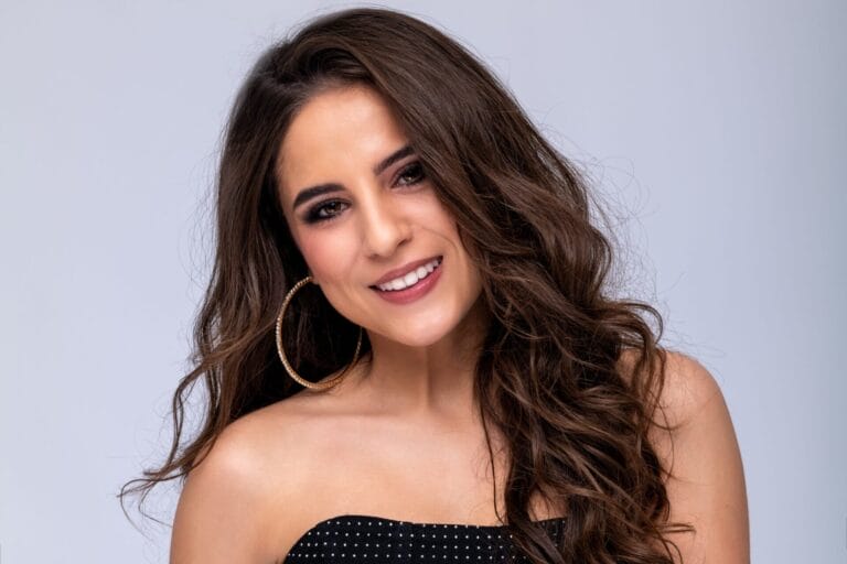 Anna-Maria Zivkov verrät, wie sie Weihnachten feiert & wie ihr erster Weihnachtssong entstand! Anna-Maria Zivkov verrät, wie sie Weihnachten feiert & wie ihr erster Weihnachtssong entstand!