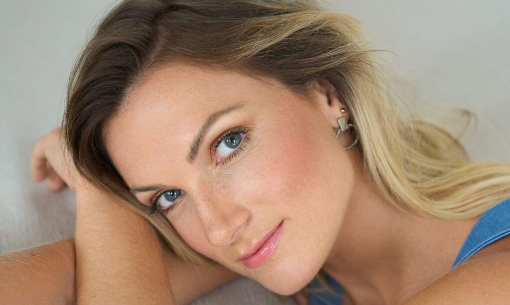 Anni Perka blickt emotional auf 2025 zurück und verrät, wie sie es mit „SCHLAGERfeeling Weihnachtstraum“ krönt!