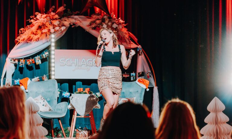 Anni Perka’s „SCHLAGERfeeling Weihnachtstraum“ verzauberte mit Gänsehaut-Momenten und viel Liebe zum Detail!