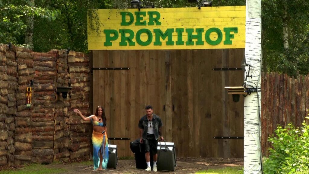 B2uhmdojkl3n Der Promihof 04 Aurelia Maki B2uhmdojkl3n Der Promihof 04 Aurelia Maki