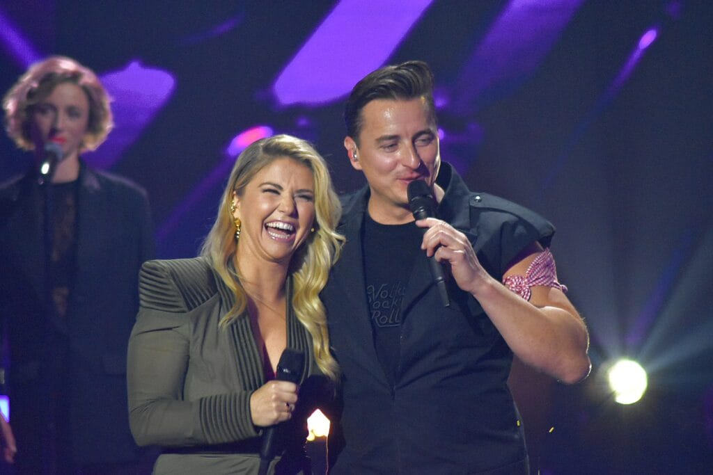 Beatrice Egli & Andreas Gabalier singen im Duett & sprechen über ihr erstes Treffen » Helene Fischer Beatrice Egli & Andreas Gabalier singen im Duett & sprechen über ihr erstes Treffen