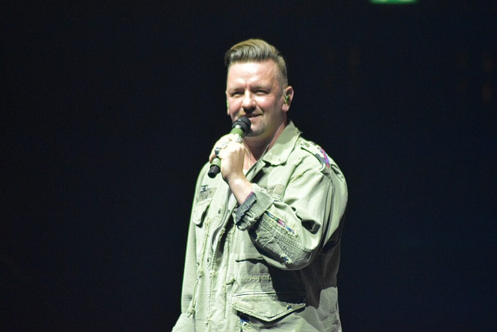 Ben Zucker: Neues Management?! Foto mit ehemaligen Manager von IHR aufgetaucht! » Charlien Ben Zucker auf Arena-Tour 2024: Die schönsten Fotos vom Konzert in Oldenburg