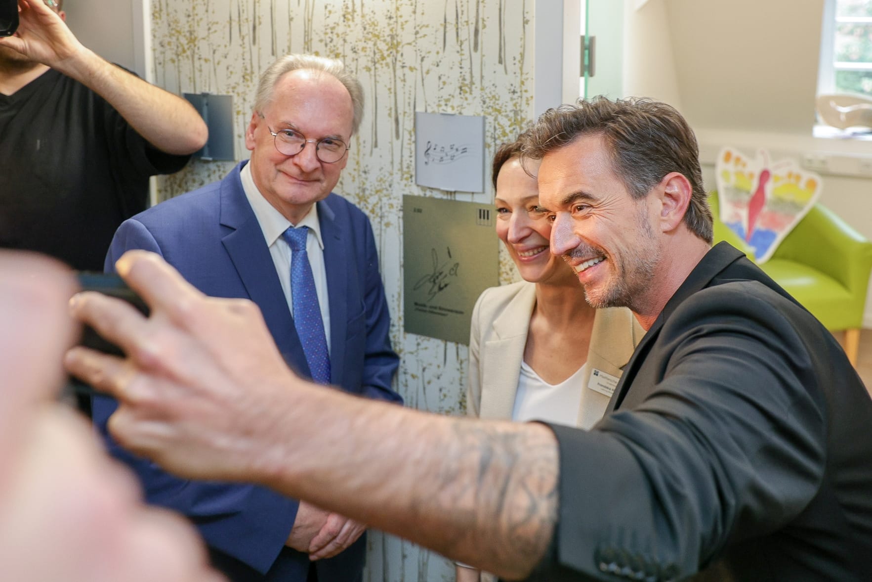besuch-kinderhospiz-silbereisen-foto-viktoria-kuehne-pfeiffersche-stiftungen-05