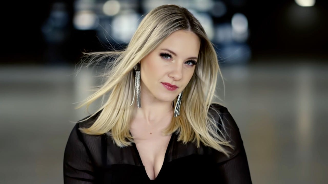 Charlien – Kapitel 1 (Offizielles Musikvideo) Charlien – Kapitel 1 (Offizielles Musikvideo)