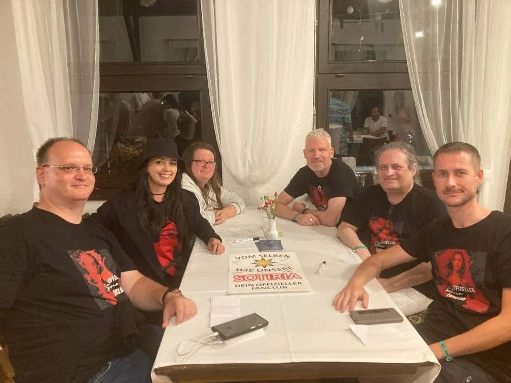 Offizieller Sotiria Fanclub » Mitglied Susanne, unsere liebe Sotiria, Fanclub Leitung Markus, Fanclub Leitungsteam Chris, Harald und Matthias