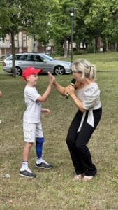 Denise Jolie: Schlagersängerin tritt mit Jungen auf, der den Krebs besiegt hat - und berührt alle! » Denise Jolie 1000403802