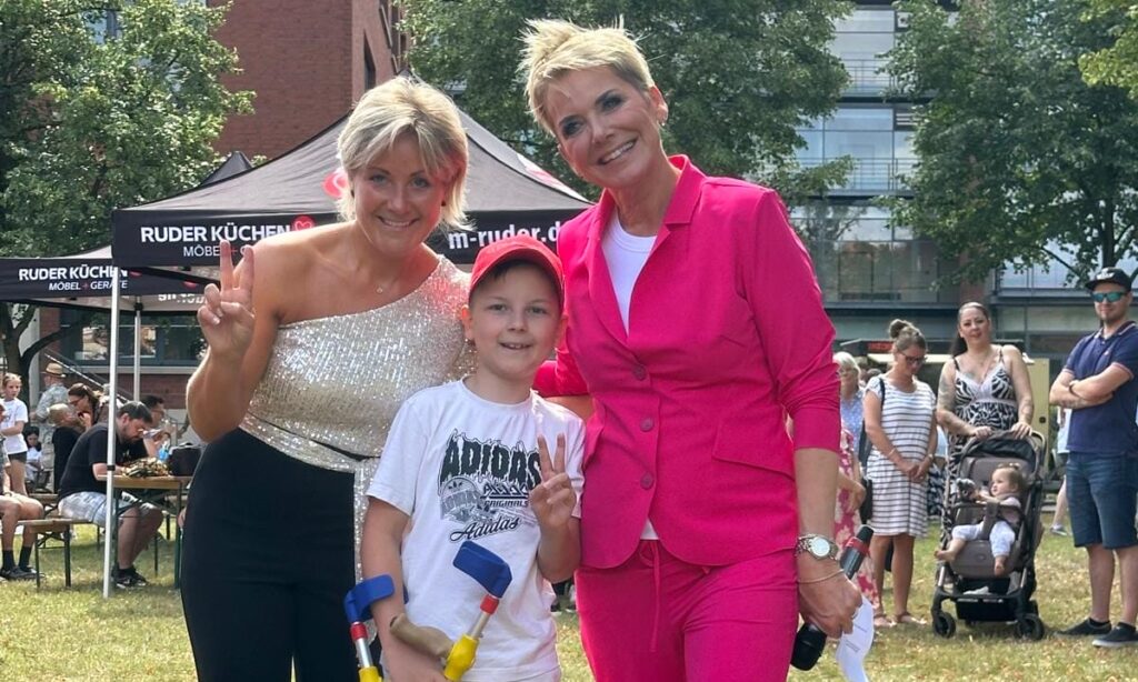 Denise Jolie: Schlagersängerin tritt mit Jungen auf, der den Krebs besiegt hat - und berührt alle!