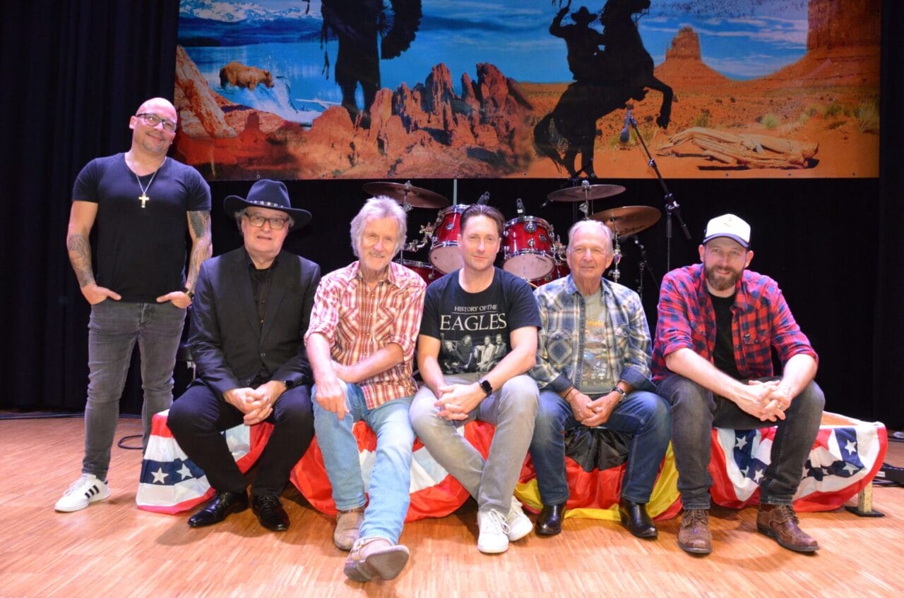 Die Cowboys: Country Band um Truck Stop Gründungsmitglied Rainer Bach bringt neues Live-Album raus – und geht auf Tour!