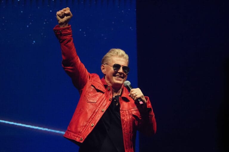 „Die große 80er Party“ in Oldenburg: Die schönsten Fotos der musikalischen Zeitreise!