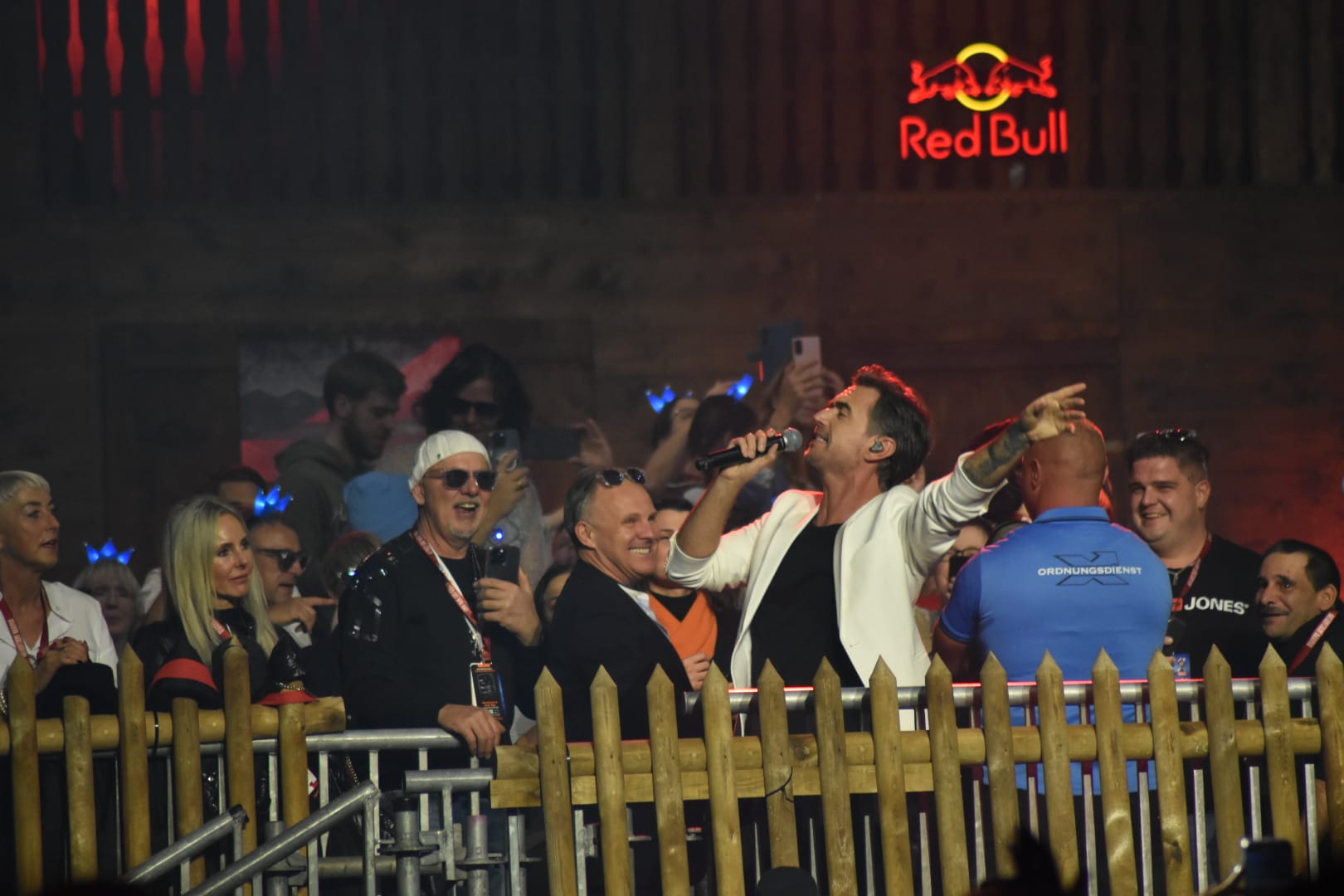 DJ Ötzi's "Mountain Mania": Die schönsten Fotos vom Auftakt in Köln