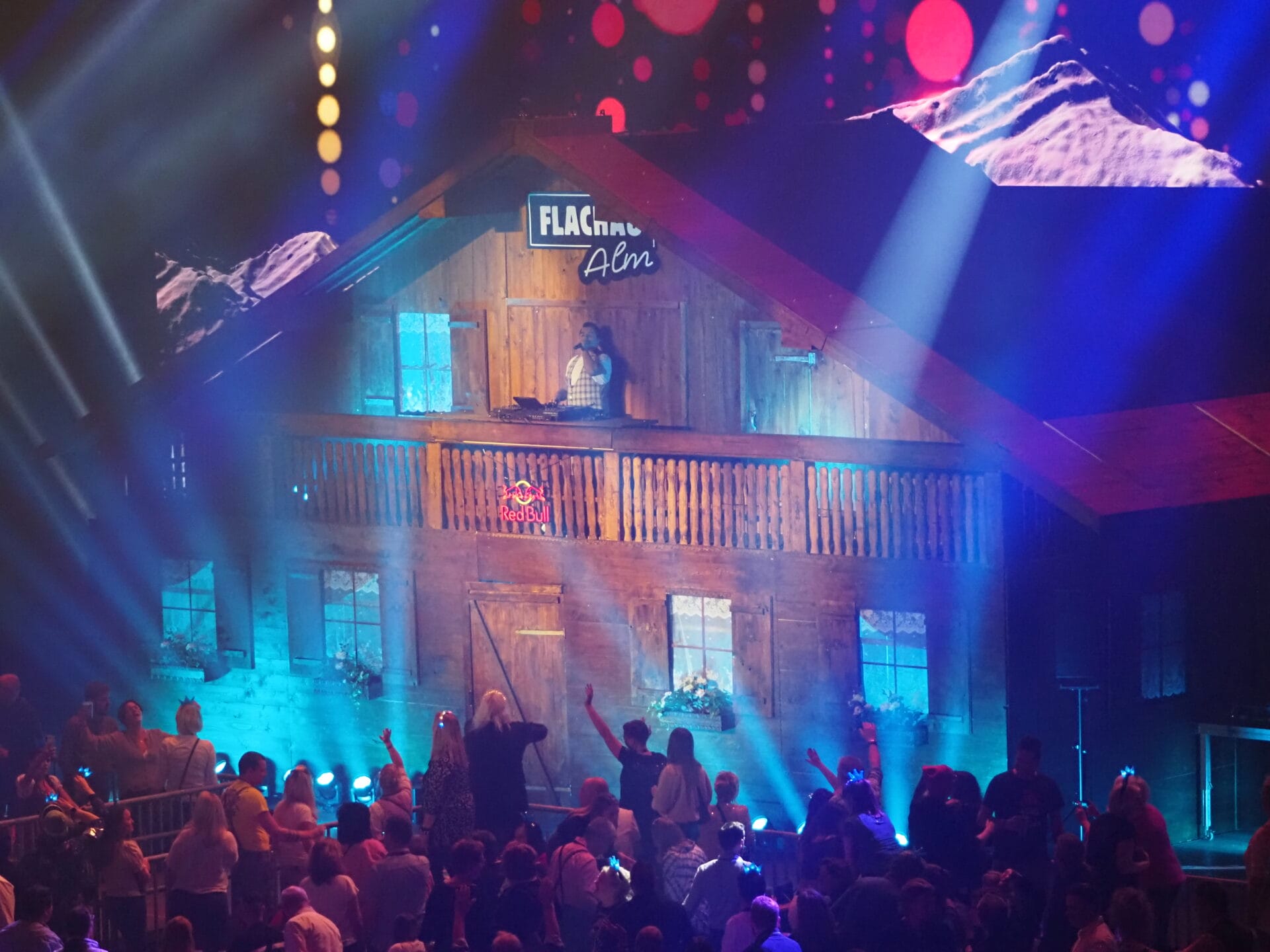 DJ Ötzi's "Mountain Mania": Die schönsten Fotos vom Auftakt in Köln