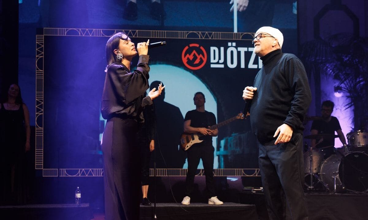 DJ Ötzi performt bei Wiener Wirtschaftsball überraschend „Ein Stern“ im Duett – mit IHR! DJ Ötzi performt bei Wiener Wirtschaftsball überraschend „Ein Stern“ im Duett – mit IHR!