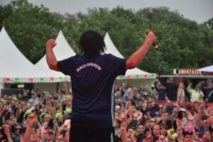 Elbstrand-Festival auf Krautsand: Über 4100 Fans trotzten dem Regen und brachten den Deich zum wackeln! » Elbstrand-Festival