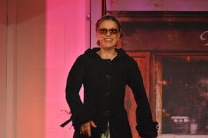 Stefanie Hertel brilliert in neuer Musical-Komödie "Ganz Paris träumt von der Liebe" - SO gut ist das Stück! » Stefanie Hertel