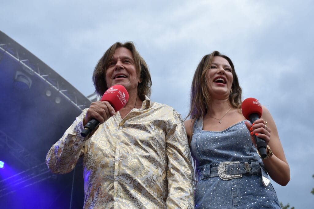 Joelina & Jürgen Drews: Die schönsten Fotos vom Vater-Tochter-Auftritt beim "SchlagerHammer" » tanja lasch Joelina & Jürgen Drews: Die schönsten Fotos vom Vater-Tochter-Auftritt beim "SchlagerHammer" » tanja lasch