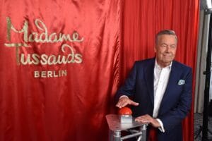 Roland Kaisers Wachsfigur in Dresden enthüllt: DAS sagt er zu seinem Ebenbild! » Roland Kaiser