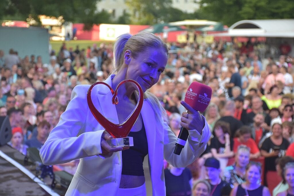 Michelle mit Preis für ihr Lebenswerk beim "SchlagerHammer" geehrt! » tanja lasch Michelle mit Preis für ihr Lebenswerk beim "SchlagerHammer" geehrt! » tanja lasch