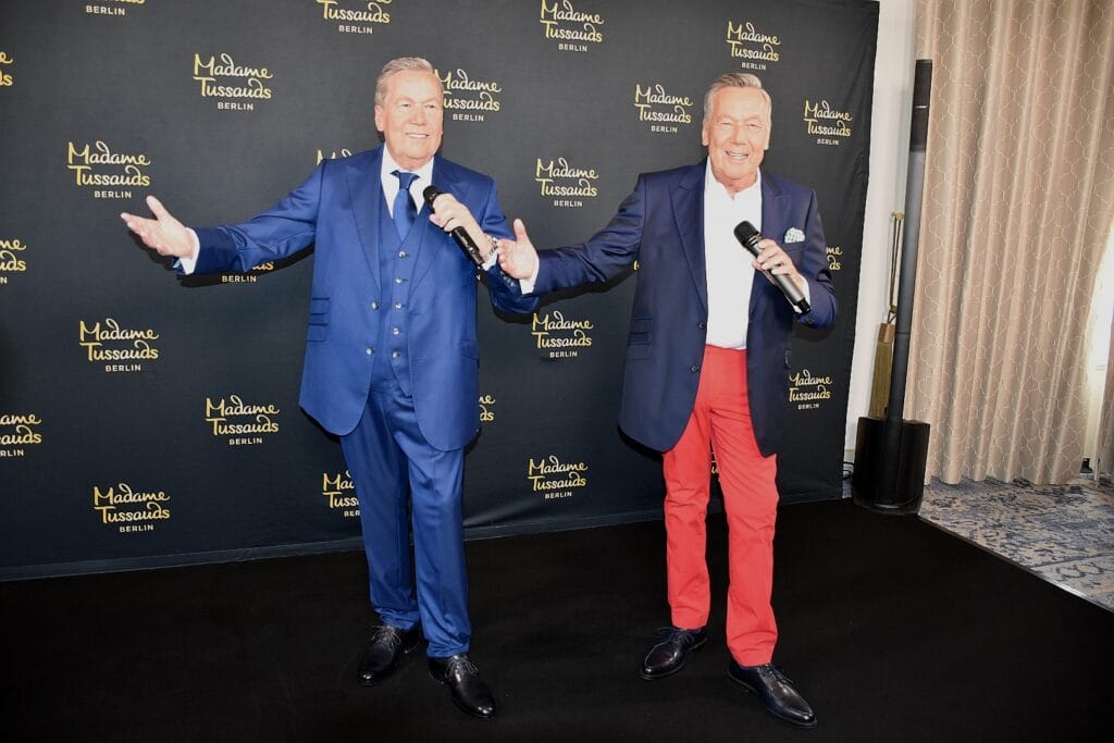 Roland Kaiser: Die schönsten Fotos von der Enthüllung seiner Wachsfigur » Schlager-Spaß mit Andy Borg Roland Kaiser: Die schönsten Fotos von der Enthüllung seiner Wachsfigur » Schlager-Spaß mit Andy Borg