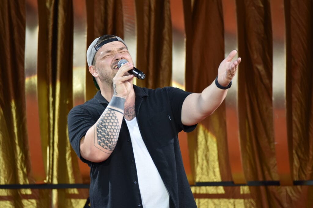 Georg Stengel: Erst mit Roland Kaiser auf Tour, nun der "Newcomer 2025" bei der "Schlagernacht des Jahres"! » Arabella Kiesbauer Georg Stengel: Erst mit Roland Kaiser auf Tour, nun der "Newcomer 2025" bei der "Schlagernacht des Jahres"! » Arabella Kiesbauer