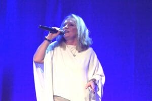 Nicole auf "Ich bin zurück"-Tour: 20 Songs und bewegende Worte für den Frieden » Nicole
