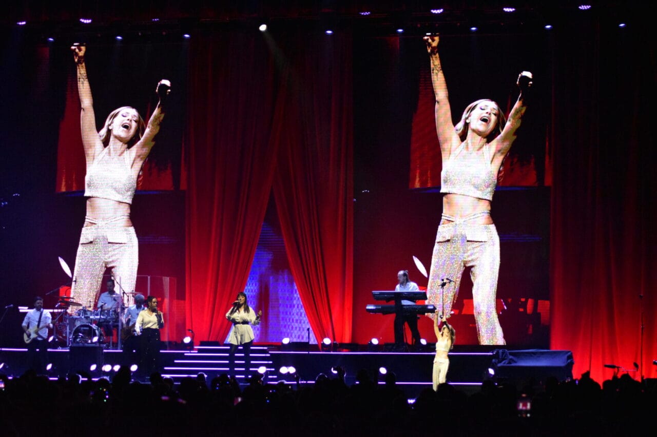 Michelle: Wird es ein DVD-Mitschnitt von ihrem letzten Konzert geben? Michelle: Wird es ein DVD-Mitschnitt von ihrem letzten Konzert geben?