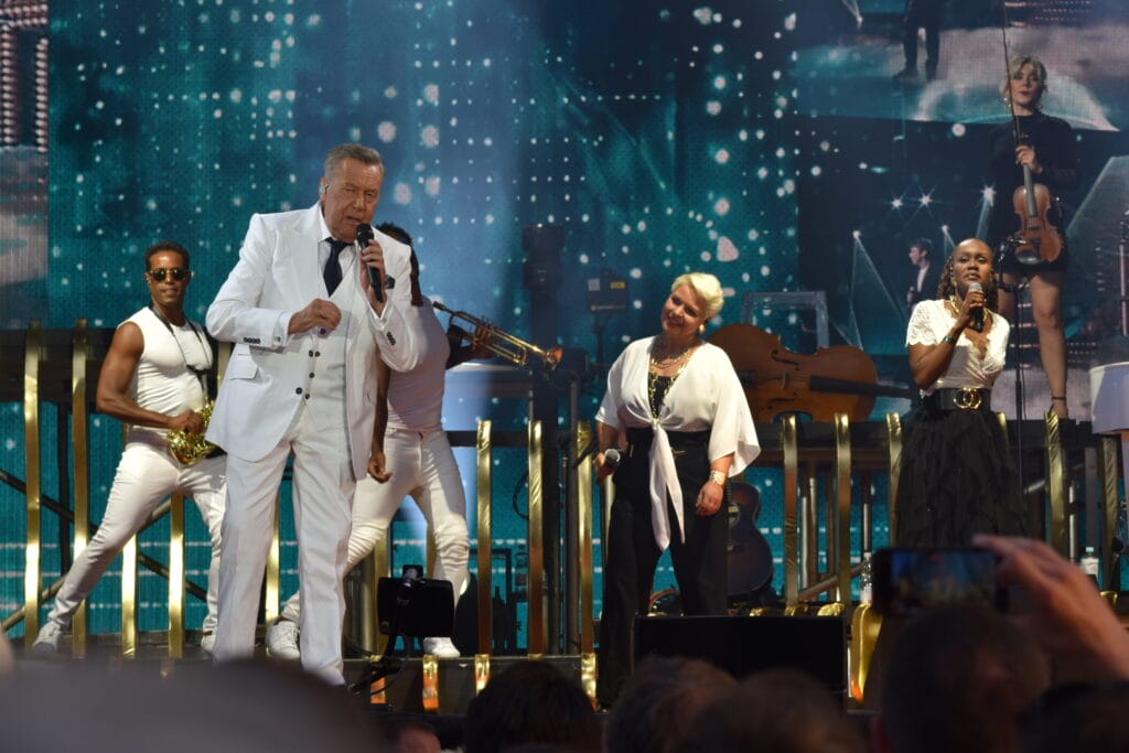Roland Kaiser: Konzerte in der Waldbühne Berlin - warum auch hier ein neues Bandmitglied dabei ist » zdf-fernsehgarten Roland Kaiser: Konzerte in der Waldbühne Berlin - warum auch hier ein neues Bandmitglied dabei ist » zdf-fernsehgarten