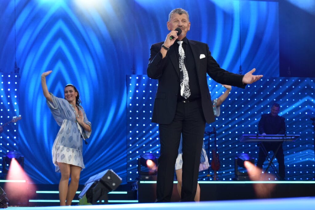 Semino Rossi macht Hattrick in den Airplay-Charts perfekt und bleibt auf Platz 1 » licht ins dunkel Semino Rossi macht Hattrick in den Airplay-Charts perfekt und bleibt auf Platz 1 » licht ins dunkel