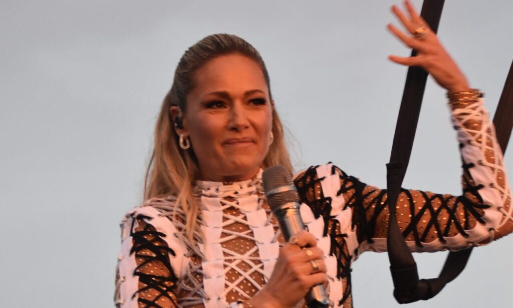 Helene Fischer gibt Einblick in die Vorbereitungen ihrer Show: "Moderieren ist nicht ganz meins" » Helene Fischer Helene Fischer gibt Einblick in die Vorbereitungen ihrer Show: "Moderieren ist nicht ganz meins" » Helene Fischer