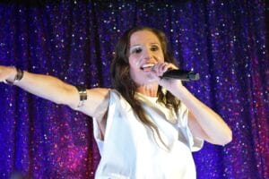 Anita Hofmann kämpft bei emotionalem Releasekonzert in Krefeld mit den Tränen » Anita Hofmann