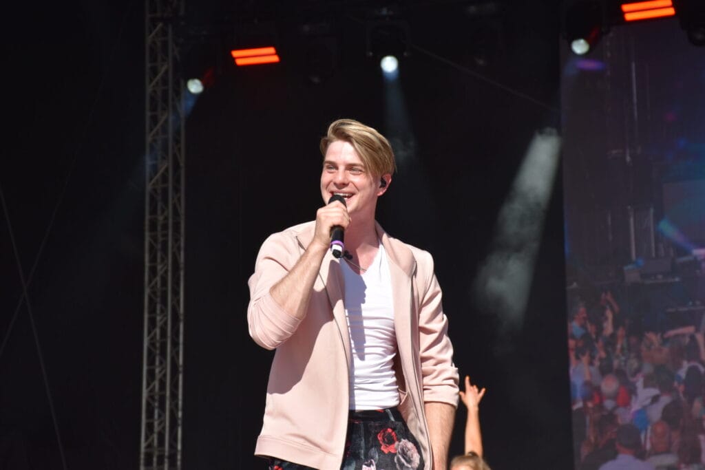Vincent Gross mischt bei der "TV Total Wok-WM mit! » Michelle Vincent Gross mischt bei der "TV Total Wok-WM mit! » Michelle