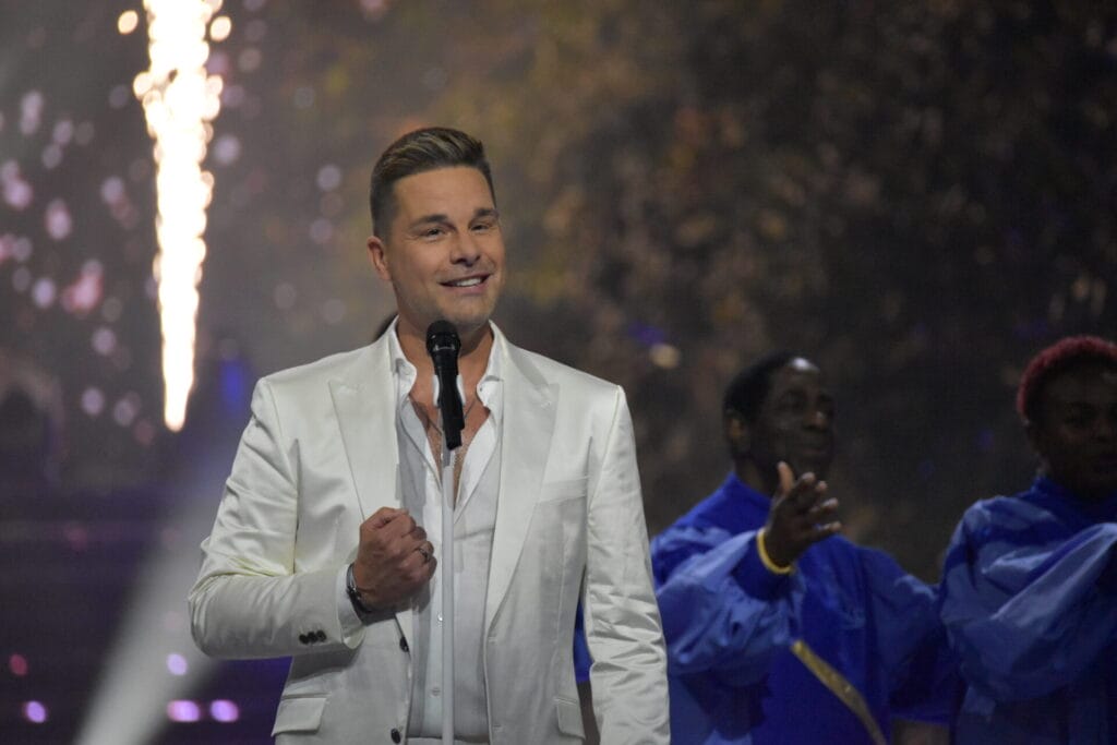 Eloy de Jong: DAS ist die Botschaft seines neuen Songs "Hätt ich noch einen Tag" » adventsfest der 100.000 lichter Eloy de Jong: DAS ist die Botschaft seines neuen Songs "Hätt ich noch einen Tag" » adventsfest der 100.000 lichter