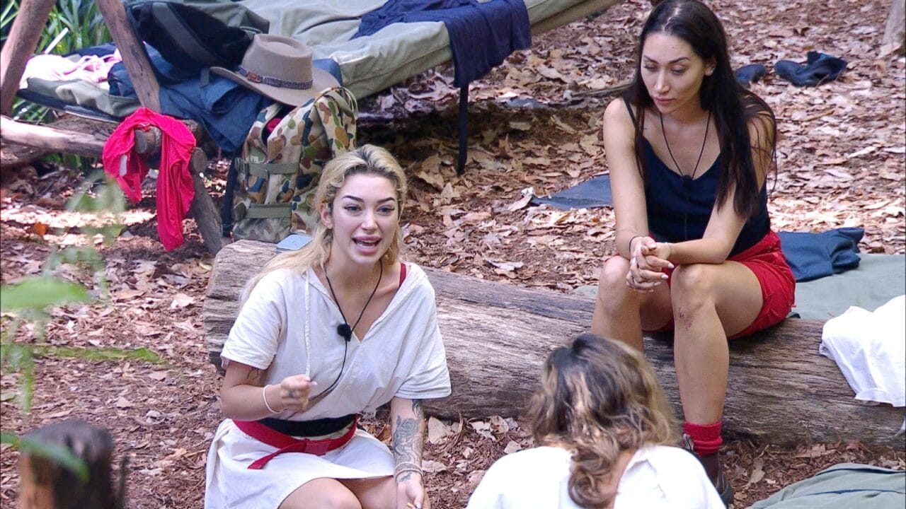 Dschungelcamp – Tag 4: Ariel treibt ihre Mitstreiter an die Grenzen!