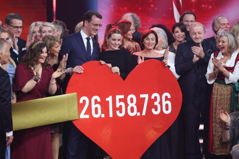 „Ein Herz für Kinder“ mit großem Spendenerfolg! Hier mehr zur diesjährigen Gala! „Ein Herz für Kinder“ mit großem Spendenerfolg! Hier mehr zur diesjährigen Gala!