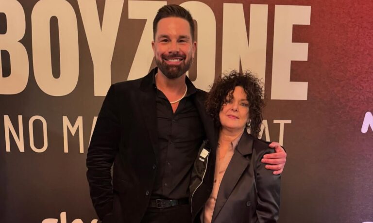 Eloy de Jong bei Premiere von Boyzone-Doku mit Stephen Gatelys Schwester: Hätte ihn "sehr stolz gemacht"
