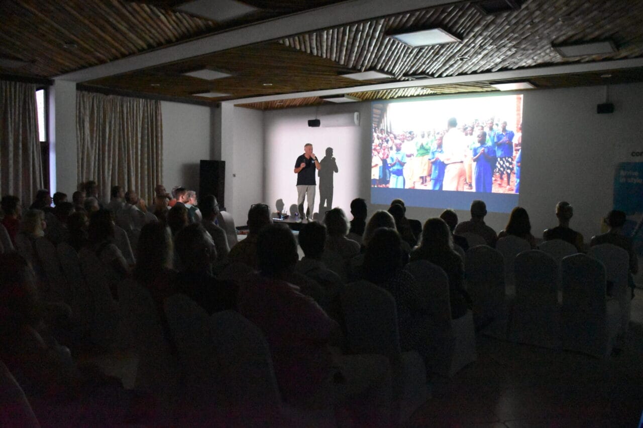 Fly & Help: Reiner Meutsch’s Show „Abenteuer Weltumrundung“ ist bewegend, mitreissend und sucht seinesgleichen!